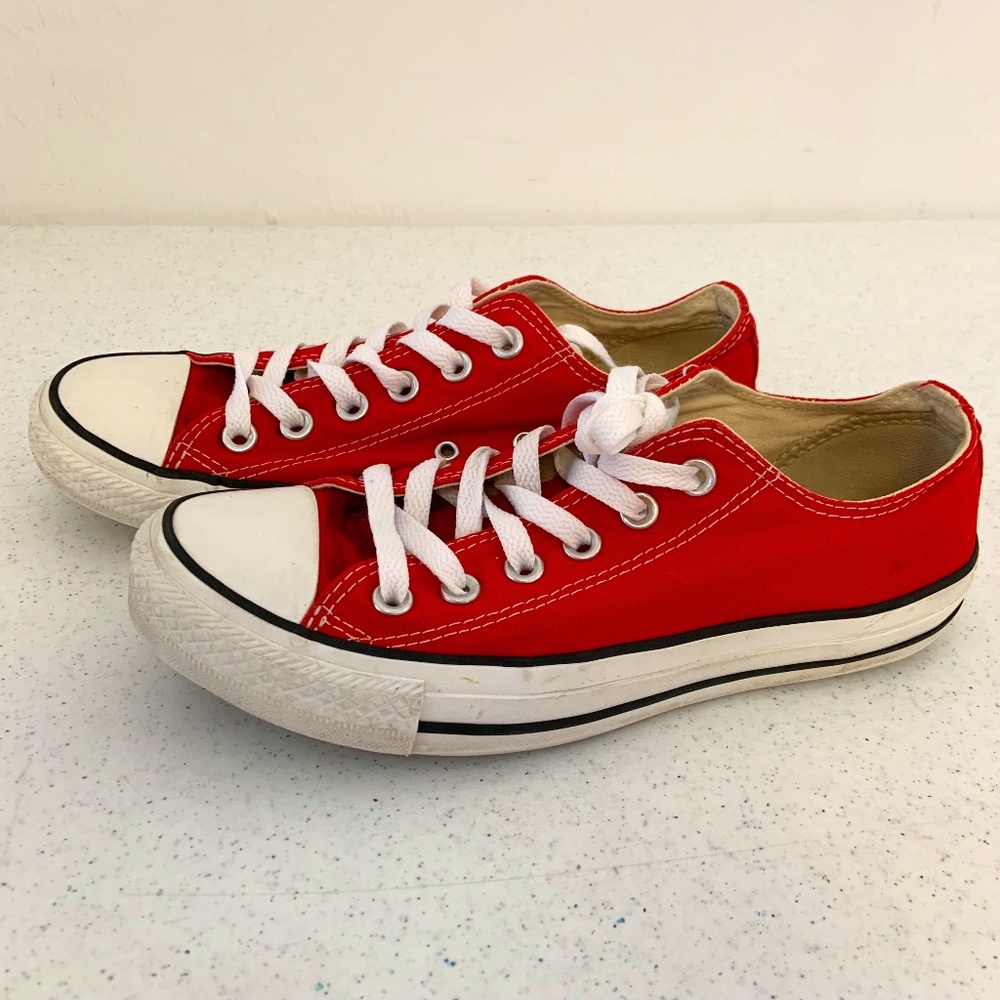 Converse Chuck Taylor All Star Classic Sneakers in Red Size 5